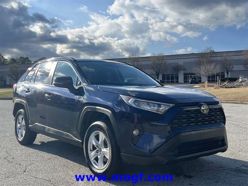 Used 2019 Toyota RAV4 XLE image 4