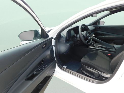 New 2025 Hyundai Elantra Sport image 9