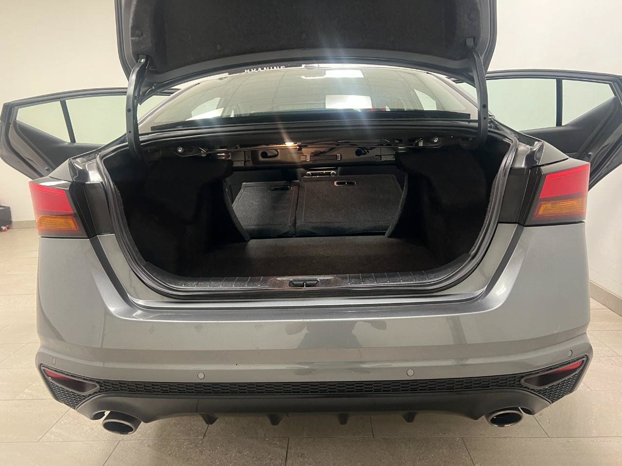Used 2025 Nissan Altima 2.5 SR FWD image 21