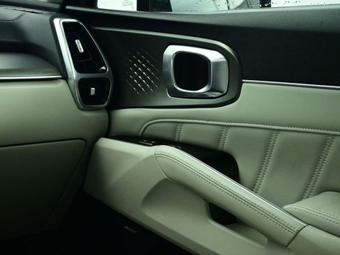 Certified 2023 Kia Sorento SX image 14