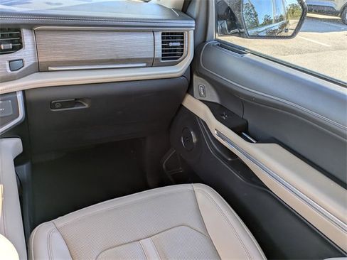 Certified 2023 Ford Expedition Limited image 15