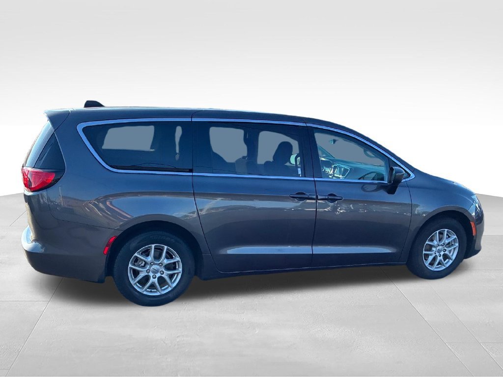 Used 2023 Chrysler Voyager LX FWD image 6