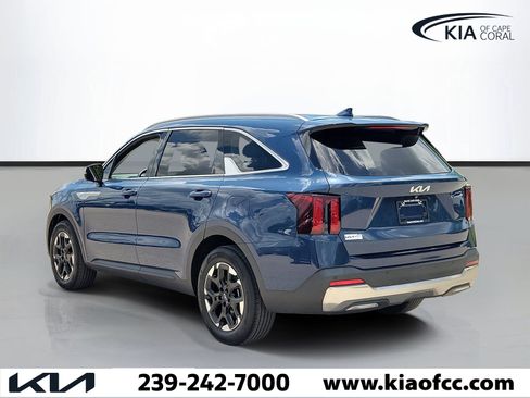 Certified 2024 Kia Sorento S FWD image 4