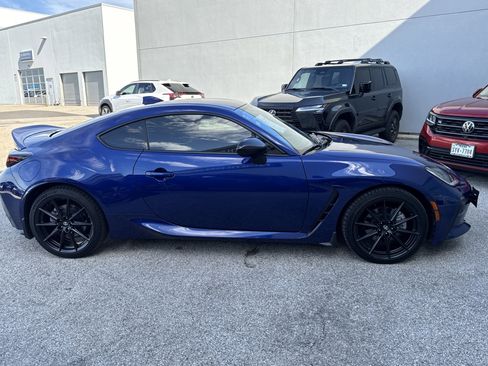 Used 2025 Toyota GR86 Premium RWD image 3