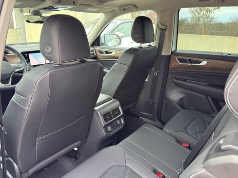 New 2026 Volkswagen Atlas SE FWD image 26