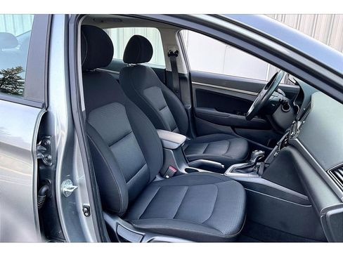 Used 2017 Hyundai Elantra Value Edition FWD image 7