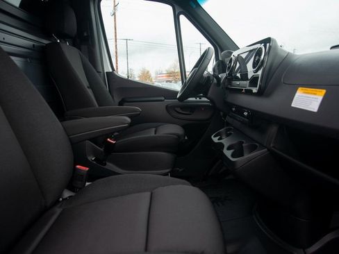 Used 2025 Mercedes-Benz Sprinter 4500 image 29