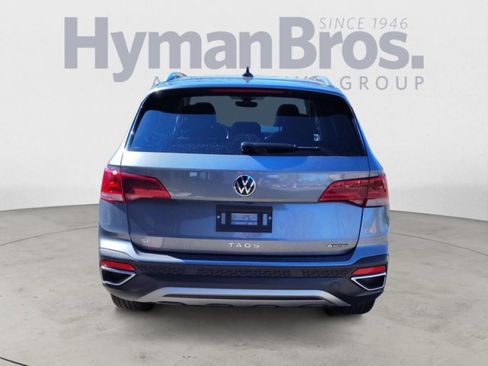 Used 2024 Volkswagen Taos SE w/ Panoramic Sunroof Package AWD/4WD image 4