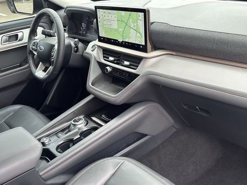 Used 2025 Ford Explorer Active w/ Active Comfort Package image 32