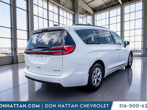 Used 2023 Chrysler Pacifica Limited FWD image 35