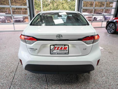 Used 2023 Toyota Corolla LE image 3