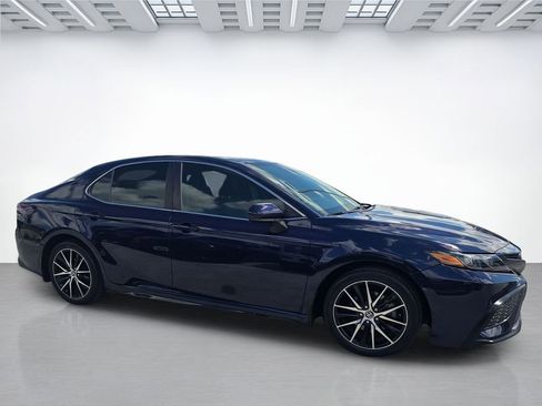 Used 2021 Toyota Camry SE image 2