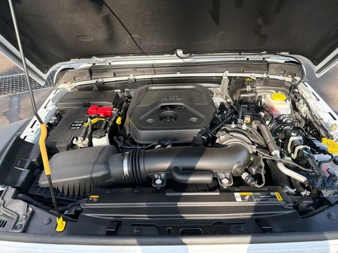 Used 2025 Jeep Wrangler Unlimited Rubicon w/ Convenience Group image 14