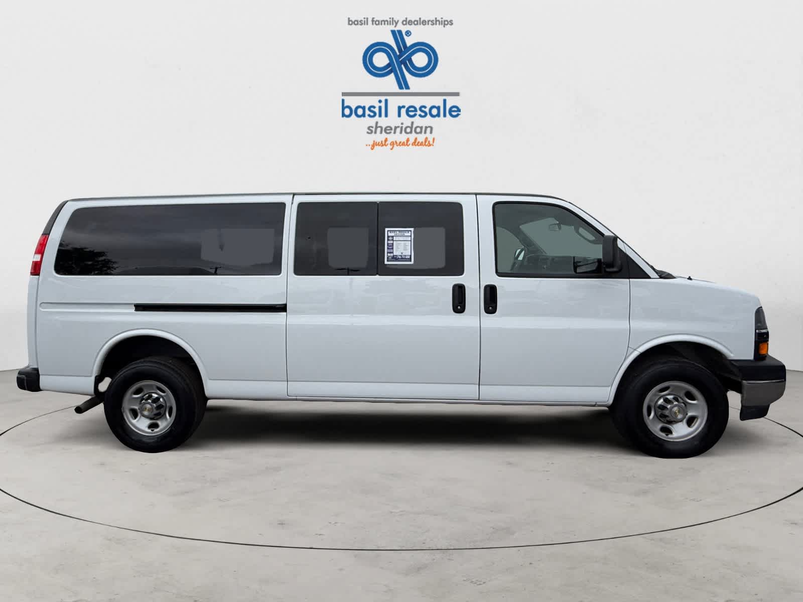Used 2024 Chevrolet Express 3500 LT w/ LT Preferred Equipment Group RWD image 8