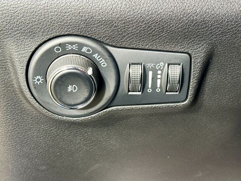 Used 2024 Jeep Compass Trailhawk AWD/4WD image 10