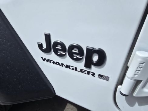 Used 2025 Jeep Wrangler Sport S image 8