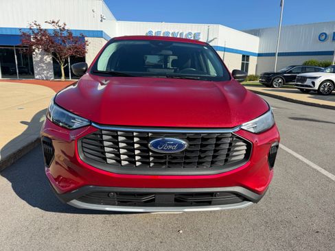 Used 2023 Ford Escape Active w/ Tech Pack #1 AWD/4WD image 2