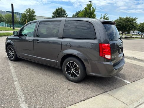 Used 2018 Dodge Grand Caravan SXT w/ Blacktop Package FWD image 5