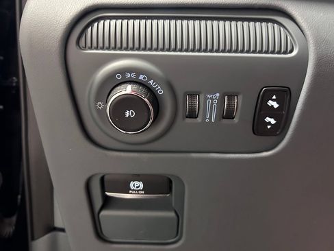 Used 2024 Jeep Grand Wagoneer Series III AWD/4WD image 8