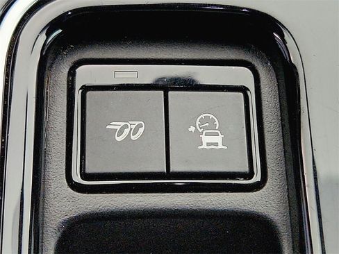 Used 2020 Jaguar F-PACE SVR image 40