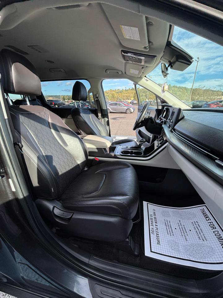 Used 2023 Kia Carnival LX FWD image 29