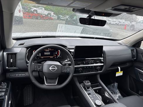 New 2026 Nissan Pathfinder SL w/ SL Premium Package AWD/4WD image 6