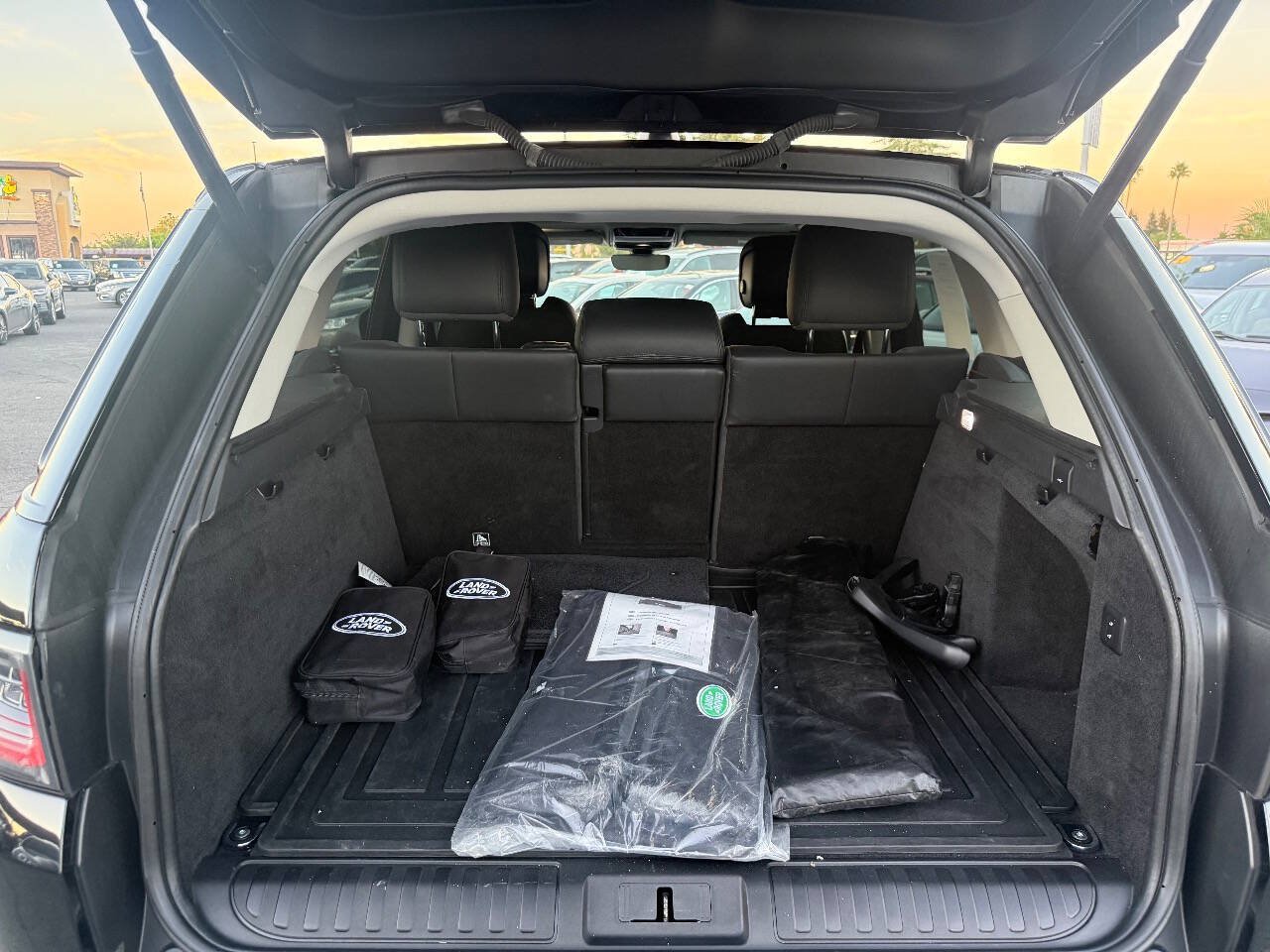 Used 2019 Land Rover Range Rover Sport SE AWD/4WD image 16