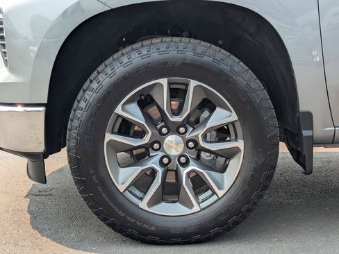 Used 2024 Chevrolet Silverado 1500 LT AWD/4WD image 37