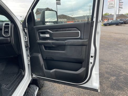 Used 2024 RAM 2500 Big Horn AWD/4WD image 18