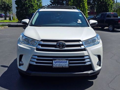 Used 2019 Toyota Highlander XLE AWD/4WD image 9