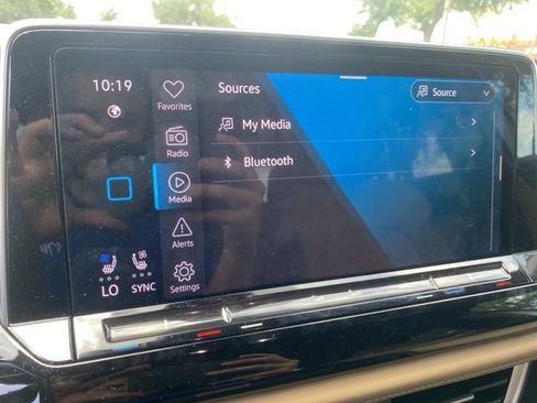 Used 2024 Volkswagen Atlas Cross Sport SE FWD image 19