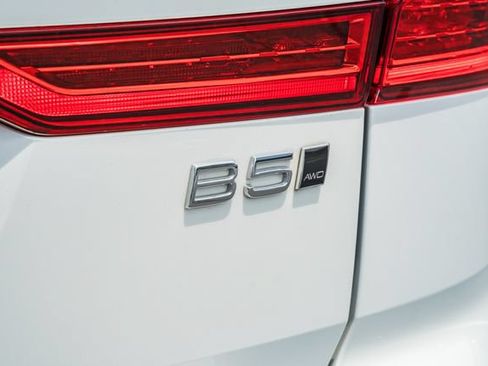 Certified 2023 Volvo XC60 B5 Plus w/ Climate Package AWD/4WD image 9