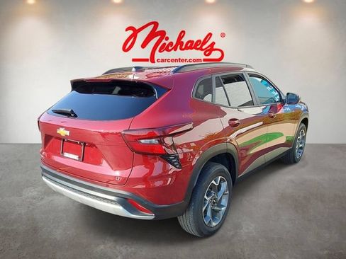 Used 2025 Chevrolet Trax LT FWD image 5
