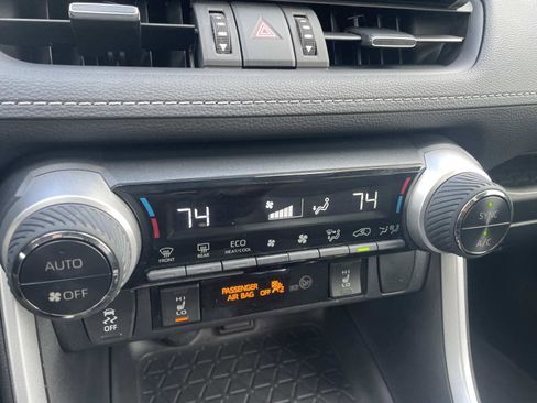 Used 2022 Toyota RAV4 XLE Premium image 21