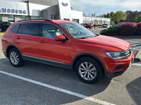 Used 2018 Volkswagen Tiguan SE w/ 3rd Row Seat Package image 2