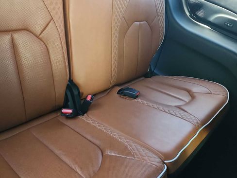 Used 2024 Chrysler Pacifica Pinnacle FWD image 30