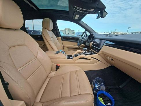 Used 2021 Porsche Cayenne E-Hybrid image 6