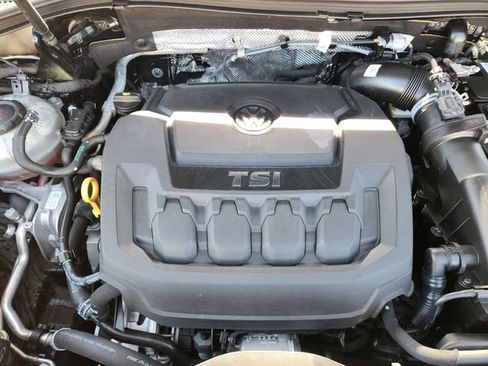 Used 2023 Volkswagen Tiguan SE w/ Panoramic Sunroof Package image 32