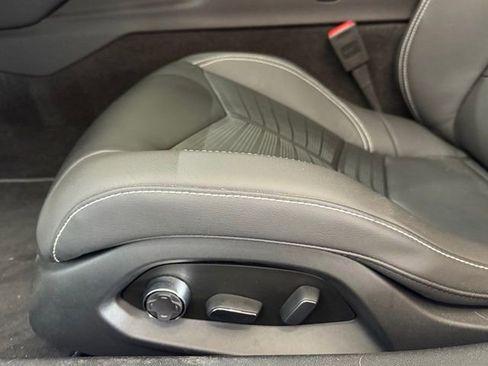 Used 2025 Chevrolet Corvette Stingray Premium Conv w/ Z51 Performance Package RWD image 13