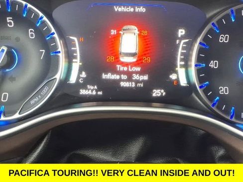 Used 2018 Chrysler Pacifica Touring-L w/ Advanced Safetytec Group image 18