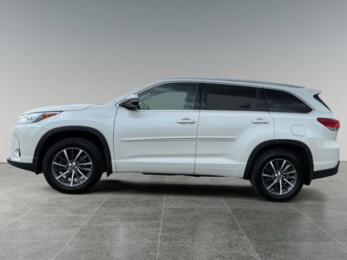 Certified 2017 Toyota Highlander XLE w/ Protection Package #3 AWD/4WD image 4