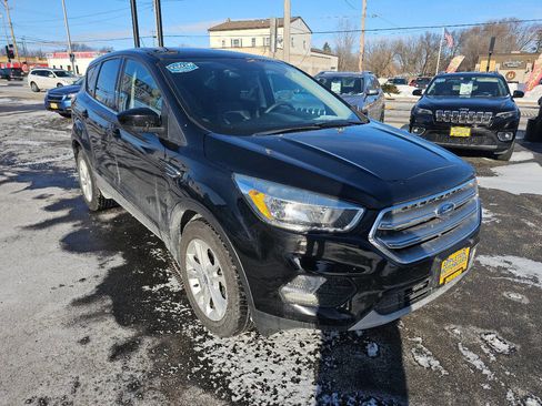 Used 2017 Ford Escape SE w/ SE Cold Weather Package image 5