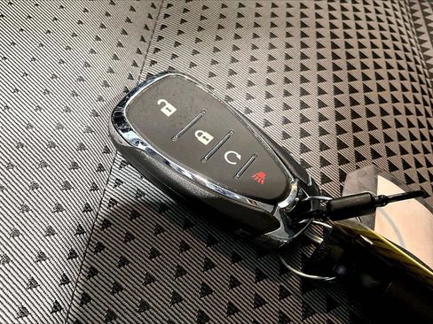 Used 2025 Chevrolet Trax LT FWD image 11