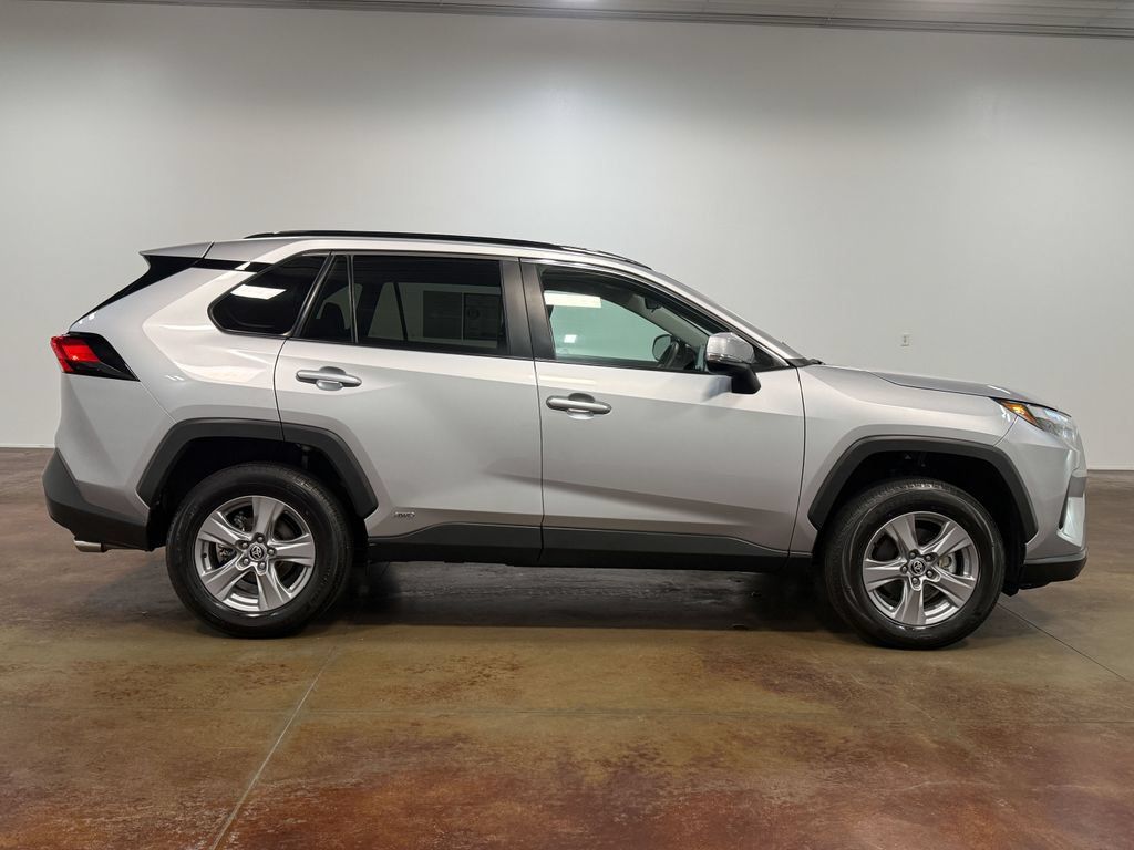 Used 2025 Toyota RAV4 XLE AWD/4WD image 23