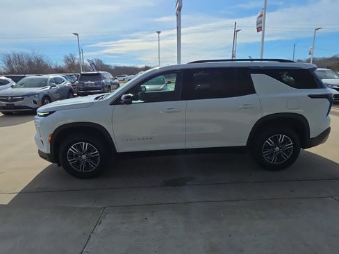 Used 2025 Chevrolet Traverse LT w/ Driver Confidence Package image 5