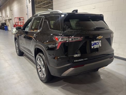 Used 2025 Chevrolet Equinox LT w/ Convenience Package II image 3