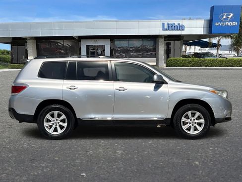 Used 2013 Toyota Highlander Plus FWD image 9