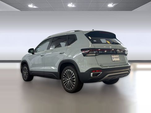New 2026 Volkswagen Taos SE FWD image 3