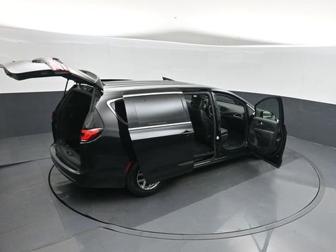 Used 2025 Chrysler Pacifica Select FWD image 31