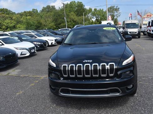 Used 2017 Jeep Cherokee Limited image 2